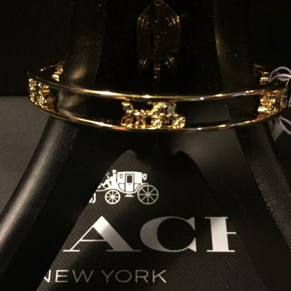 ⭐️💫COACH NWT CLASSIC HORSE & CARRIAGE GOLD BANGLE STUNNING AND PRISTINE … - Picture 2 of 8
